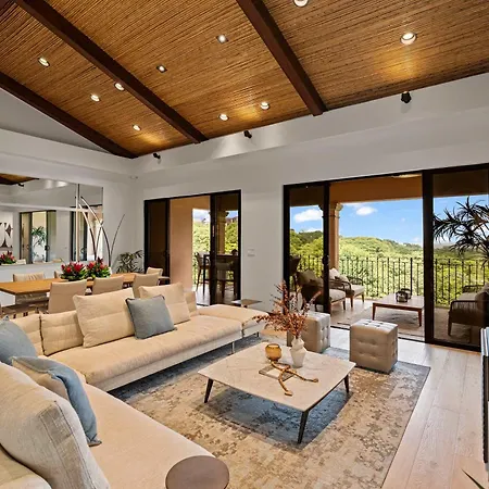 Beautifully Remodeled Condo W - Pool